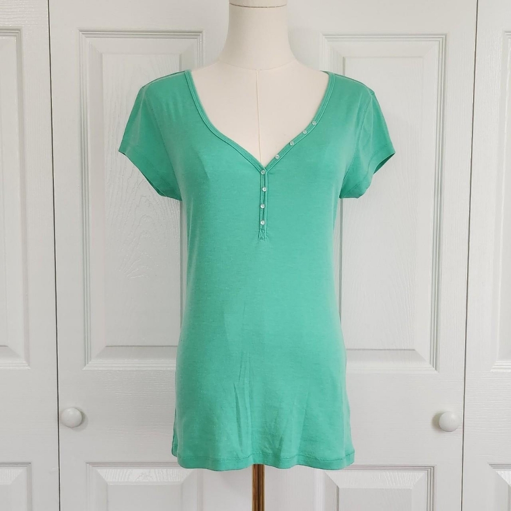 ♡ Green V-neck Tee ♡